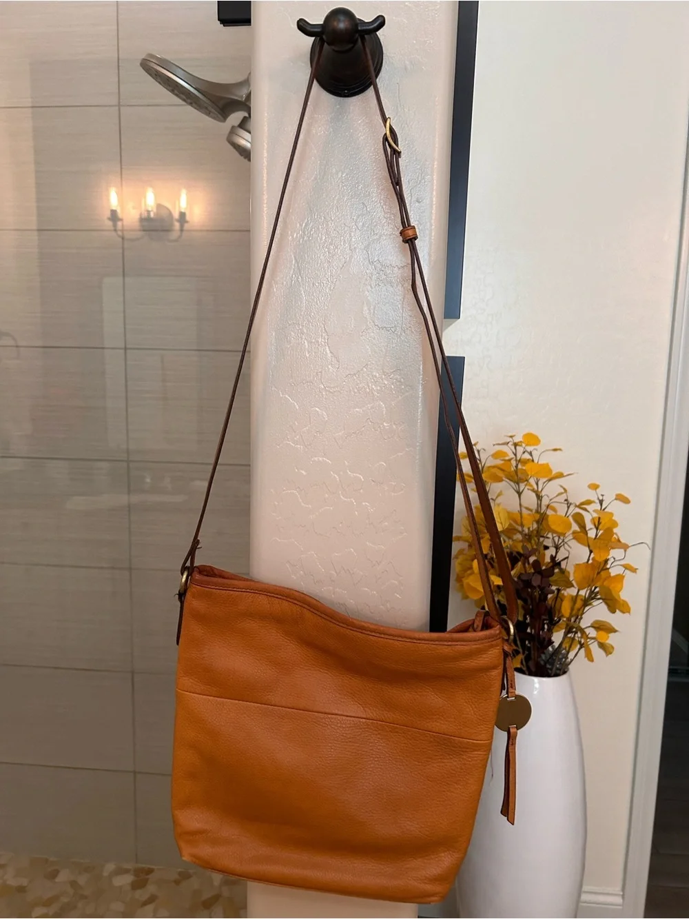 Leather Crossbody Bag in Warm Tan – Classic Everyday Style